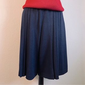 St. John Collection by Marie Gray Pleated Navy Knit Skorts